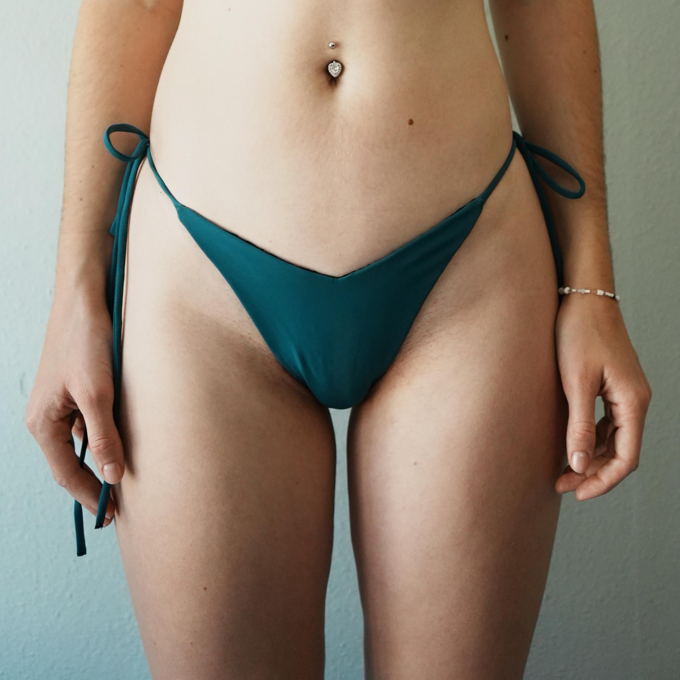 BIKINI BOTTOM LA BANDIDA WITH BLACK LACE FABRIC